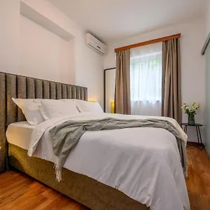 Guest house Yellow House With Private Parking ****