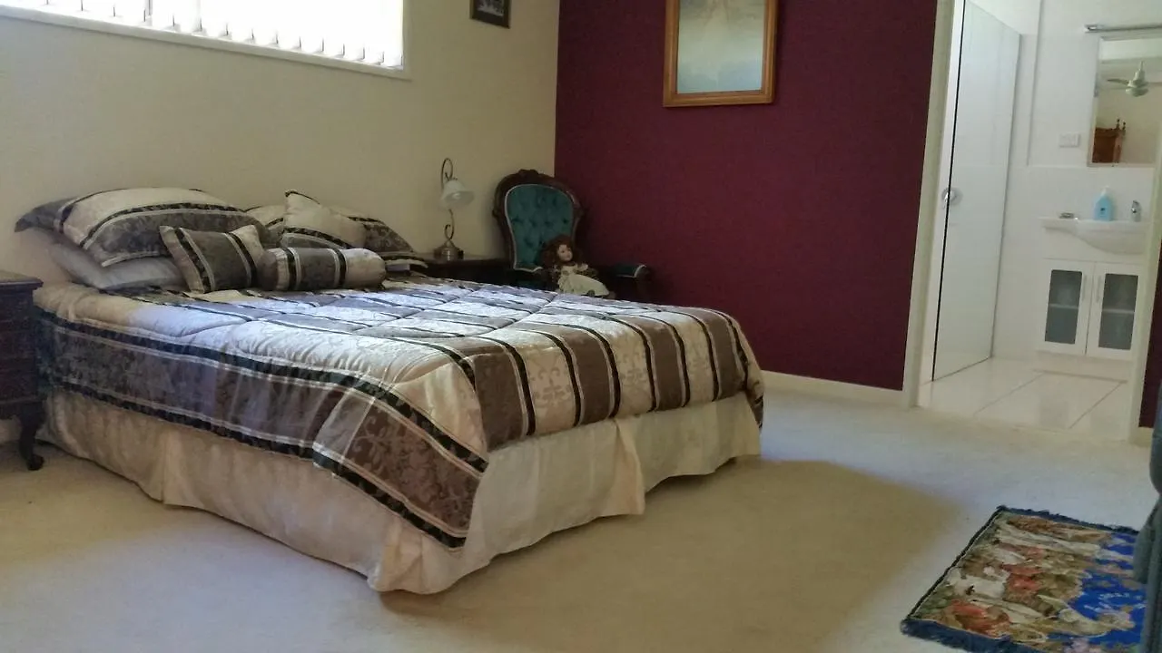 Hilltop Hideaway Ninderry 4*,  Australia
