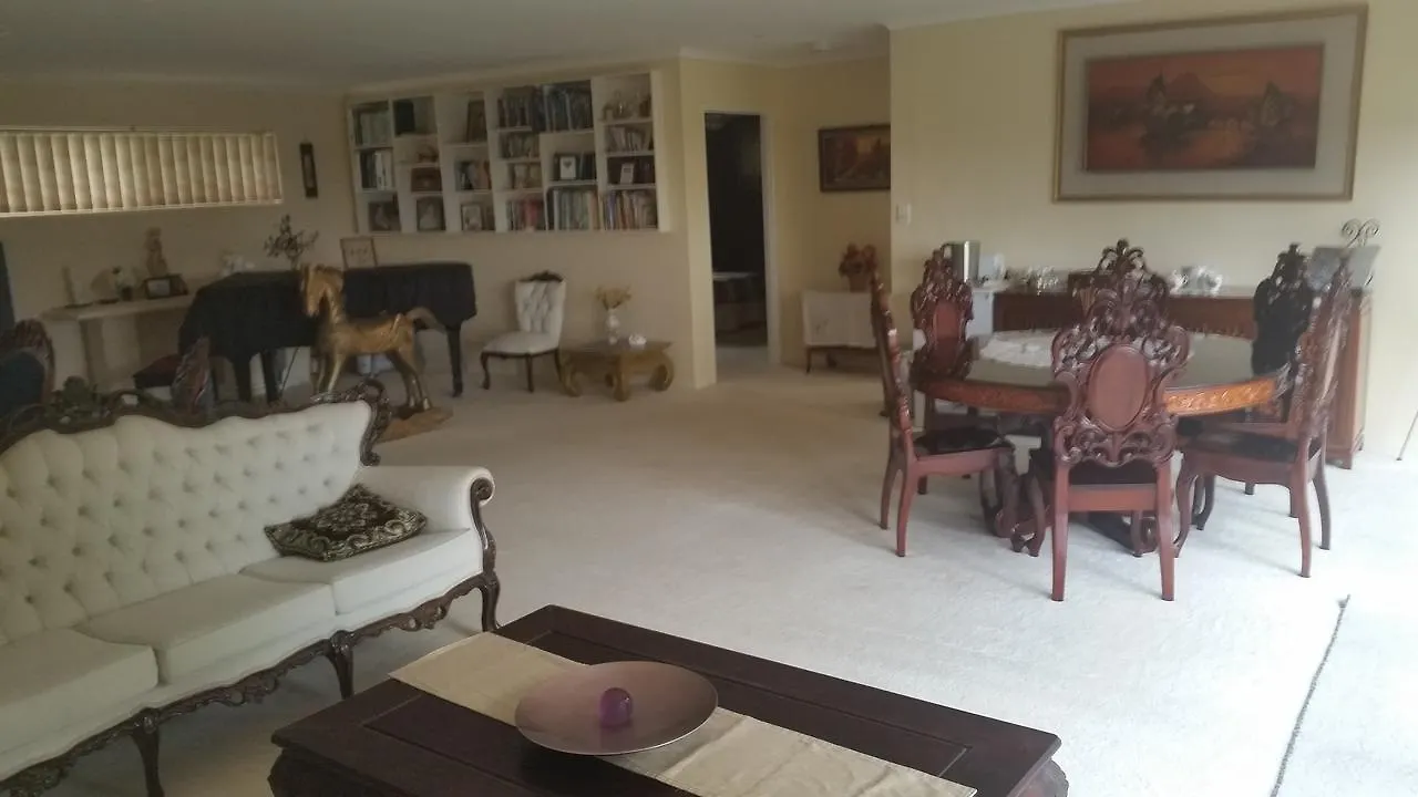 Hilltop Hideaway Ninderry 4*,